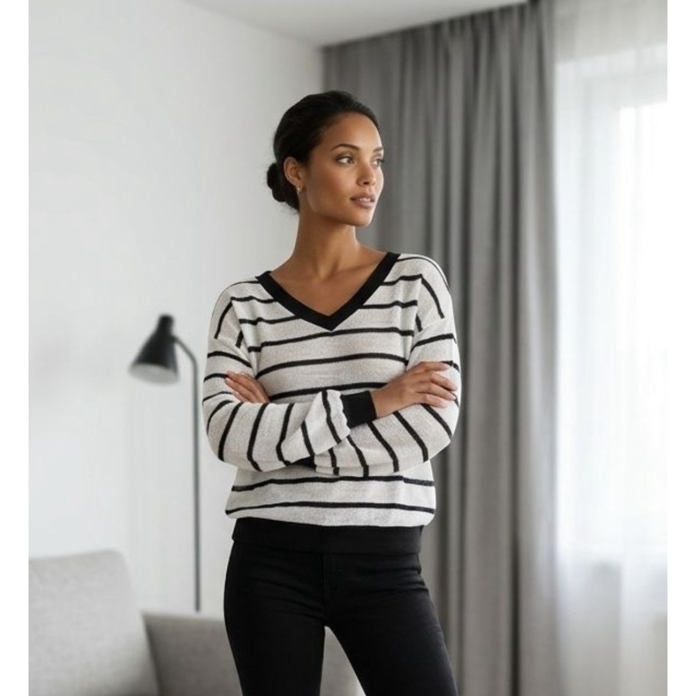 Women's Lightweight Oversized WhiteBirch V-Neck Sweater S White Black Striped